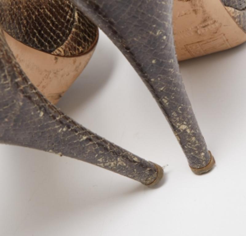 Miu Miu Crema/Marrón Piel de serpiente en relieve Plataforma Bombas Talla 37 en venta 2