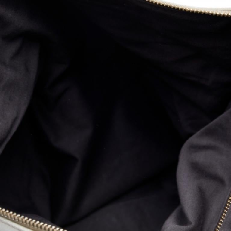 Sac à bandoulière en cuir crème de Miu Miu État moyen - En vente à Dubai, Al Qouz 2