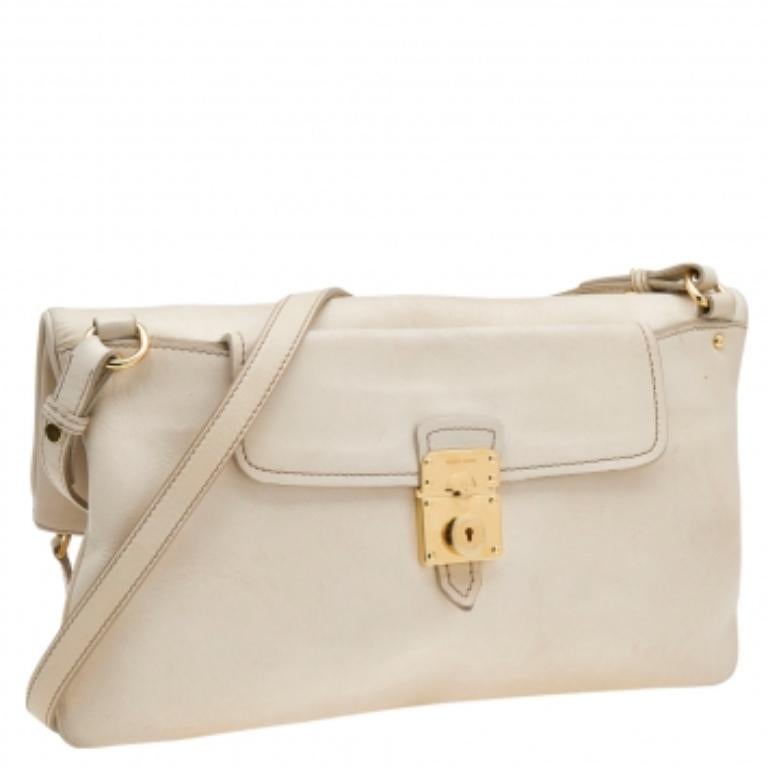 Sac à bandoulière en cuir crème de Miu Miu en vente 4