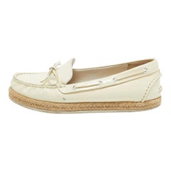 Miu Miu Espadrille en cuir verni crème avec nœud Taille 35.5