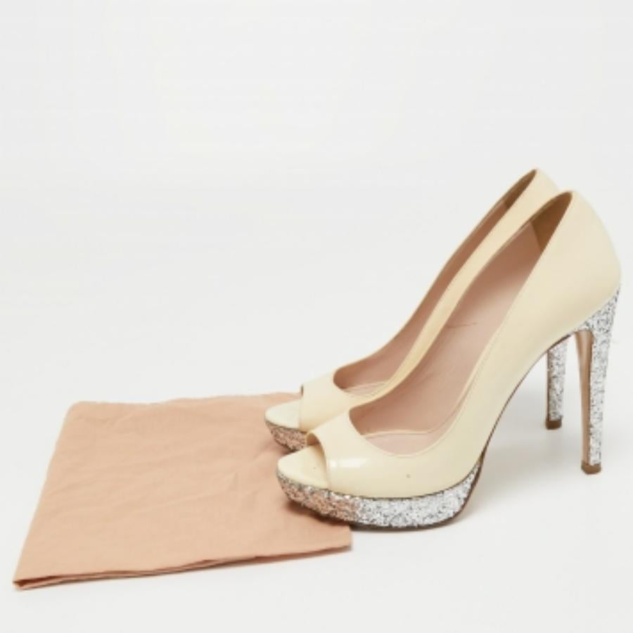 Miu Cremefarbene Plateau Pumps aus Lackleder & grobem Glitter mit Peep Toe Größe 36,5 im Angebot 5
