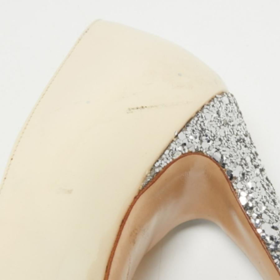 Miu Cremefarbene Plateau Pumps aus Lackleder & grobem Glitter mit Peep Toe Größe 36,5 im Angebot 2