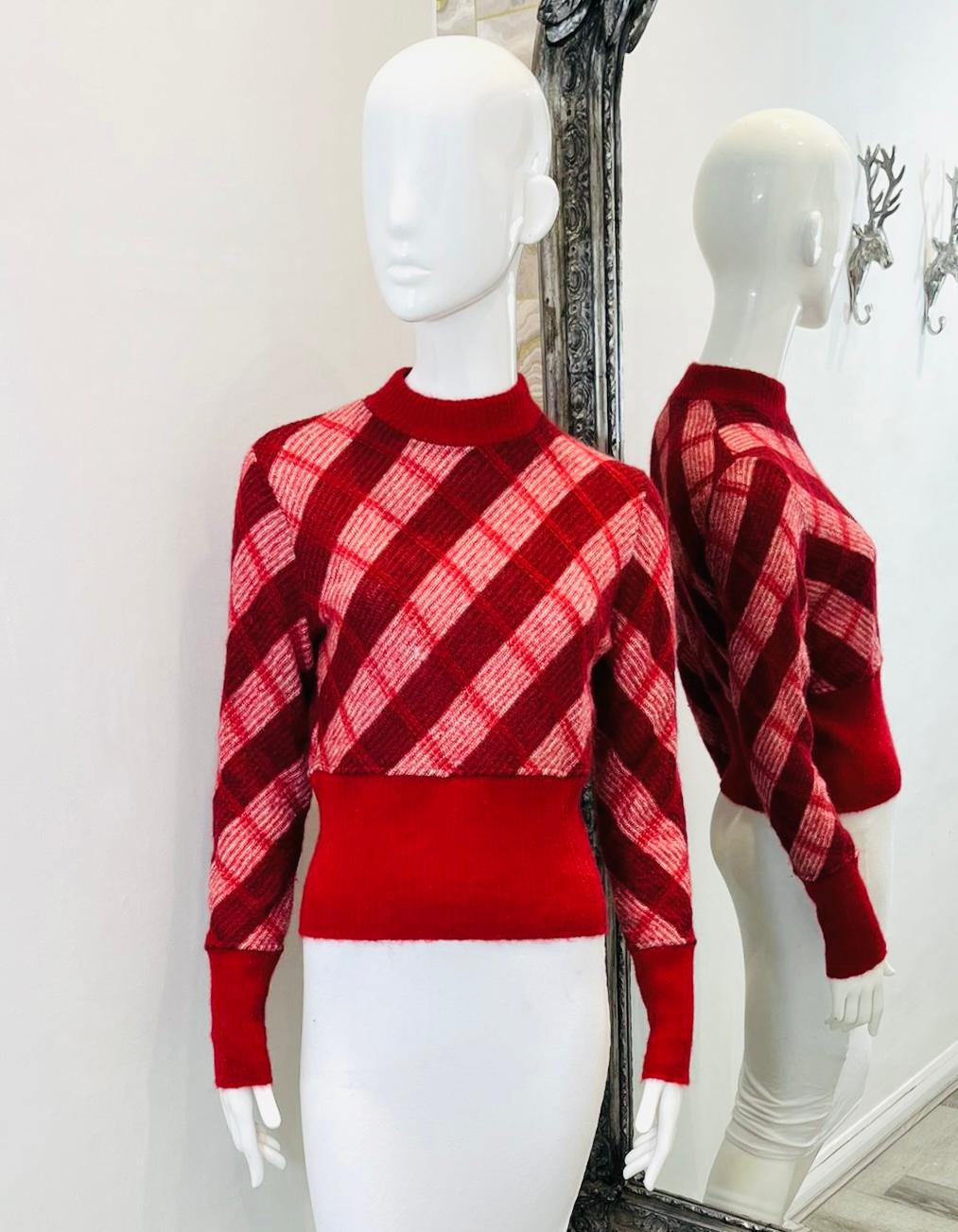 Miu Miu Cropped Mohair Jumper

Red knitwear designed with diamond check pattern.

Featuring plain mock neckline and red ribbed sleeves and hem.

Size – 42IT

Condition – Good (Minor hole to the fabric)

Composition – 67% Mohair, 30% Polyamide, 3%