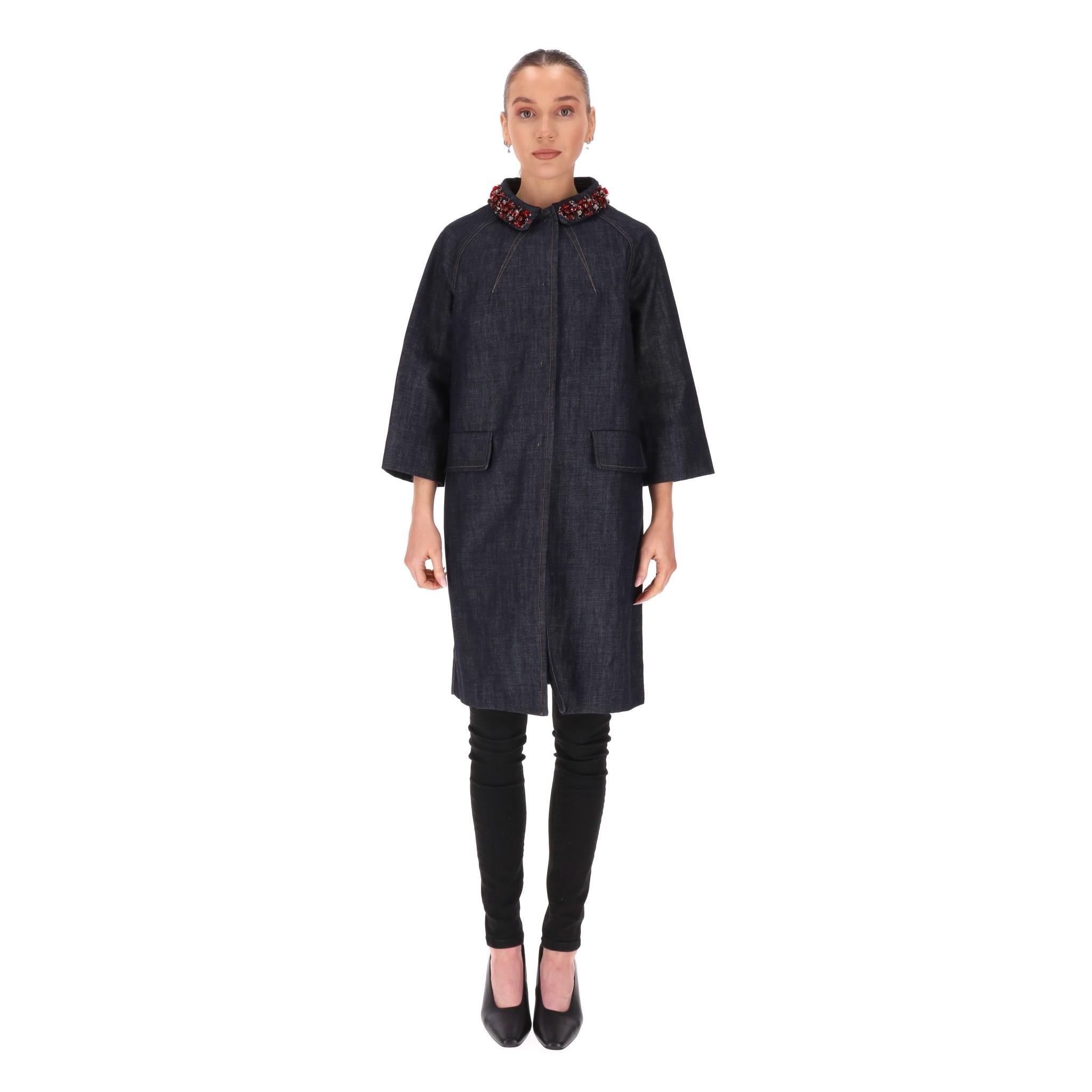 Miu Miu Crystal Embellished Denim Coat

Navy dark denim coat with red crystal embellishment to the collar and contrast stitching details.

Featuring oversized-fit, three-quarter sleeves, concealed snap-button closure and flap pockets.

Rrp Approx.