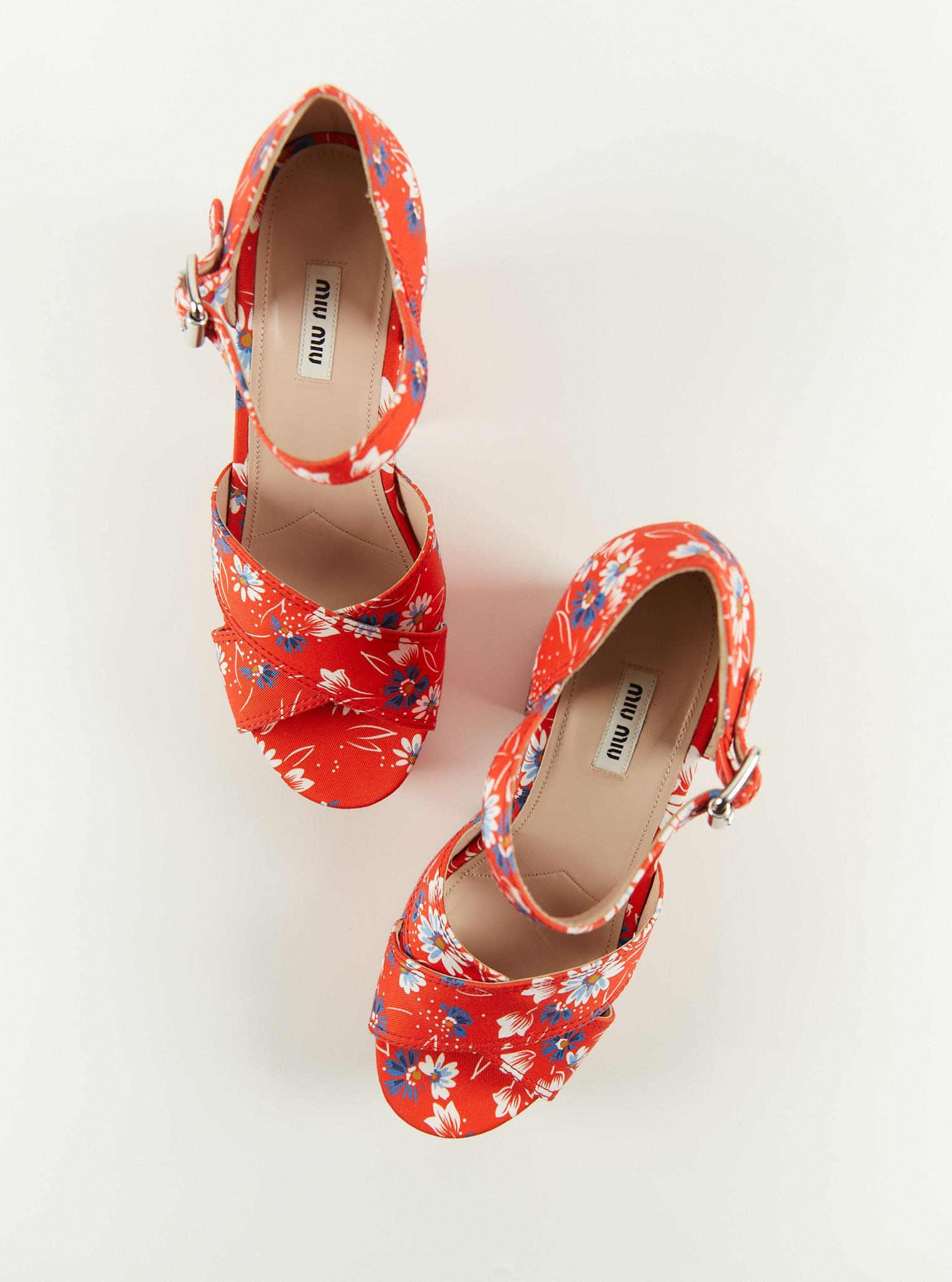 Women's or Men's MIU MIU Daisy Print Twill Platform Sandals - Size 40.5 (EU) For Sale