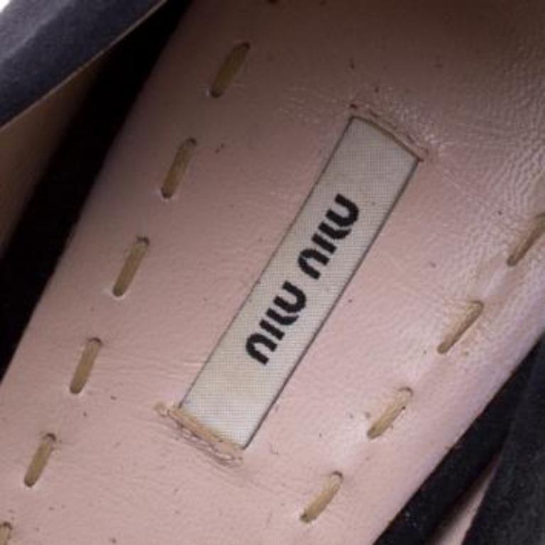 Miu escarpins Mary Jane bleu foncé taille 39 Bon état - En vente à Dubai, Al Qouz 2