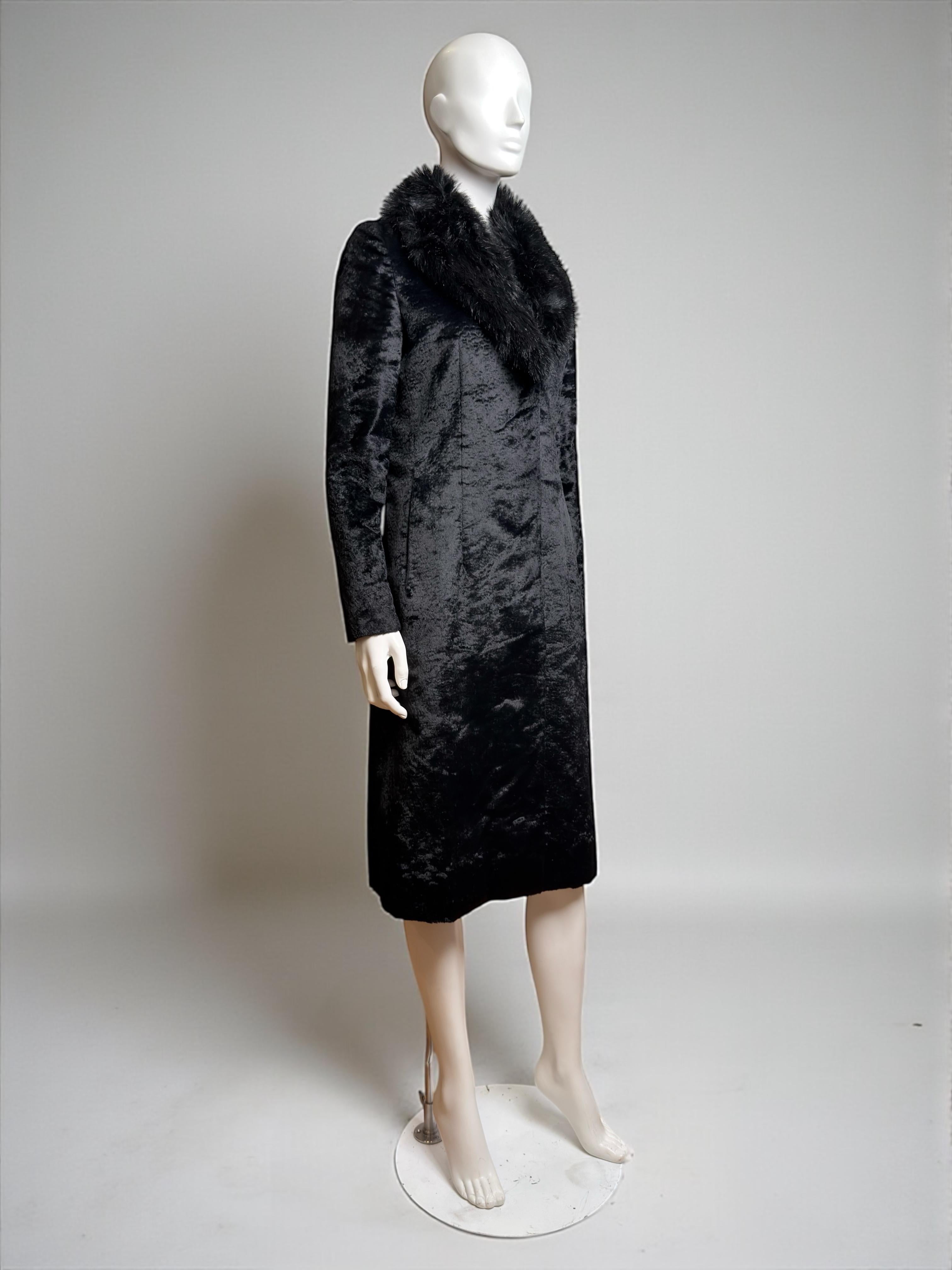 Miu Miu F/W 2000 Faux Astrakan Fur Coat with Detachable Collar Bon état - En vente à Paris, FR