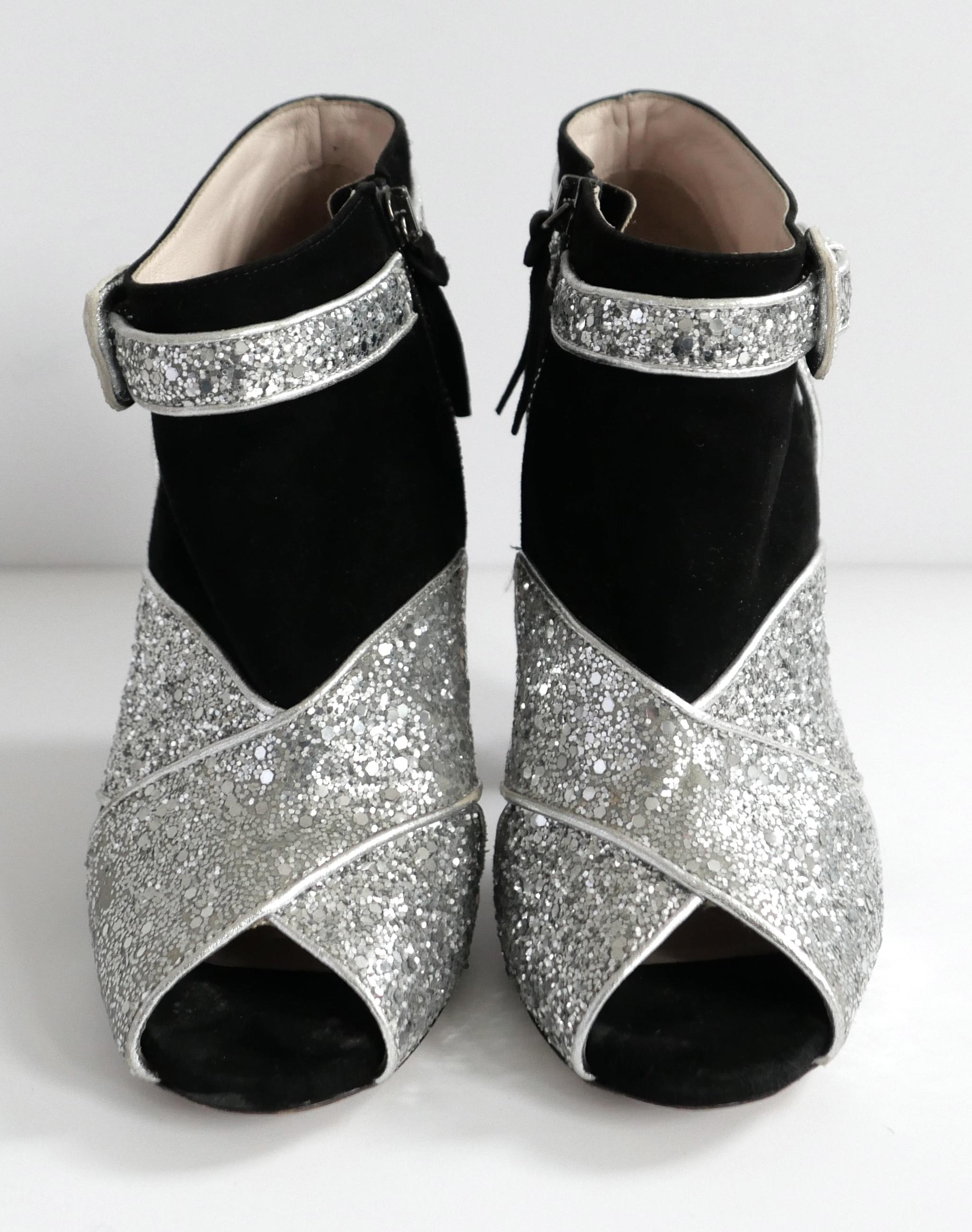 Miu Miu Herbst 2011 Glitzer & Wildleder Gebogener Absatz Stiefelette Booties (Schwarz) im Angebot