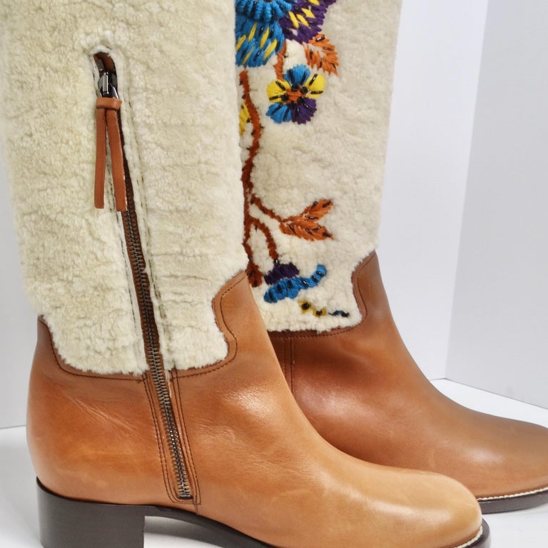 Stivali da equitazione Miu Miu Floral in pelle marrone con montone floreale