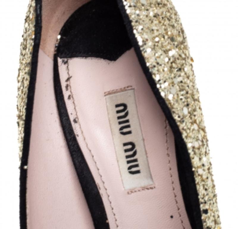 Miu Miu Gold/Black Glitter And Suede Peep Toe Platform Pumps Size 38 In Good Condition For Sale In Dubai, Al Qouz 2