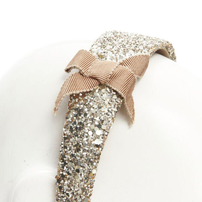 Gris Bandeau large en gros-grain à bords effilochés et paillettes dorées MIU MIU en vente