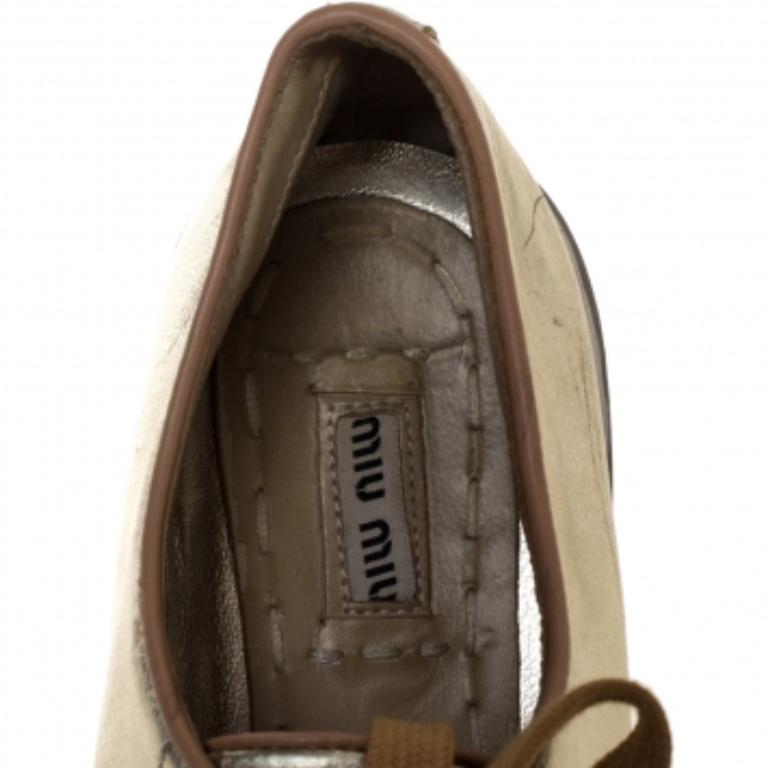 Miu Miu Gold Leather Crystal Embellished Cap Toe Sneakers Size 38 In Fair Condition For Sale In Dubai, Al Qouz 2