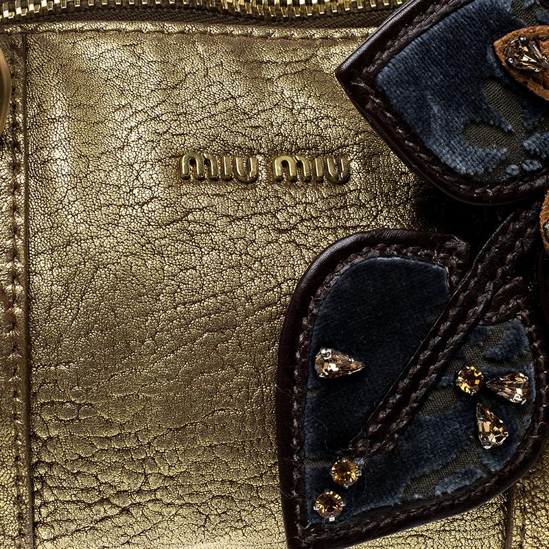 Miu Miu Gold Leather Shoulder Bag In Fair Condition In Dubai, Al Qouz 2