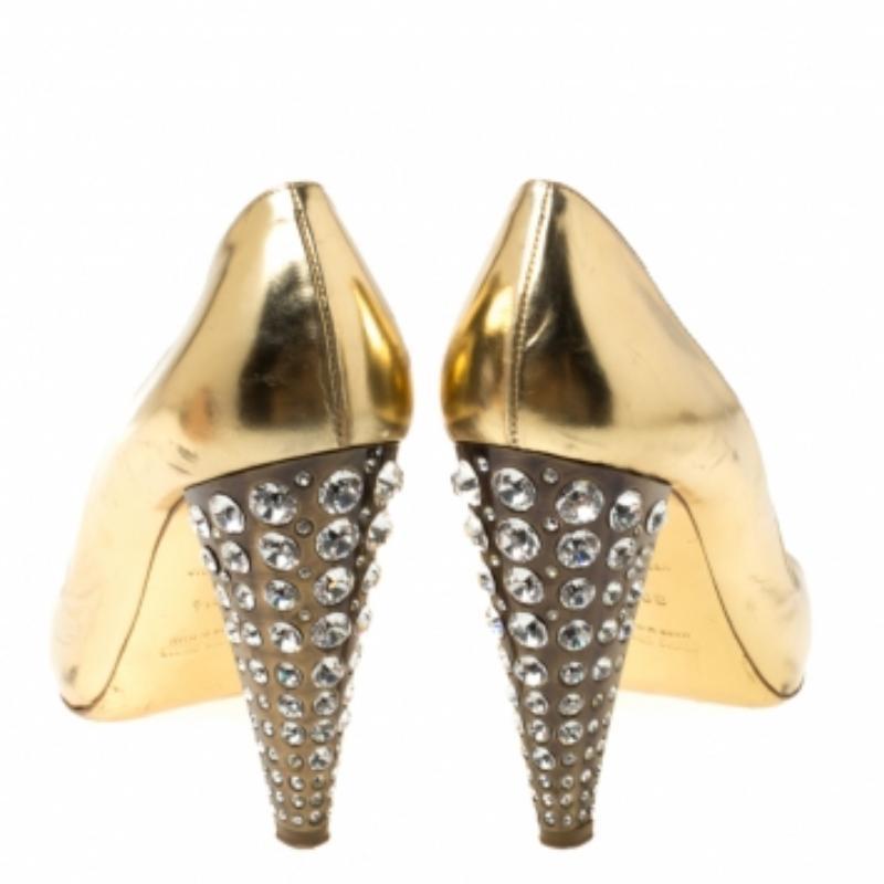 Donna Miu Miu - Sandali in pelle metallizzata oro con tacco impreziosito da cristalli - misura 38,5 in vendita