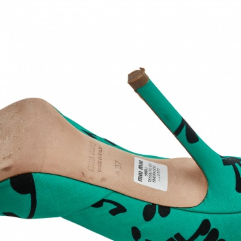 Miu Miu Green/Black Printed Fabric Pumps Size 37 For Sale 1