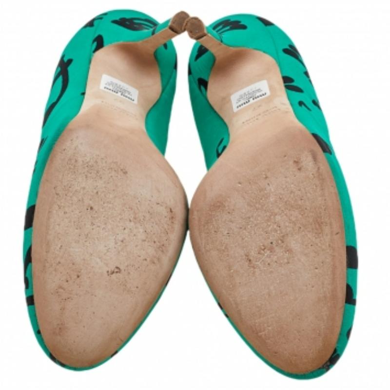 Miu Miu Green/Black Printed Fabric Pumps Size 37 For Sale 3