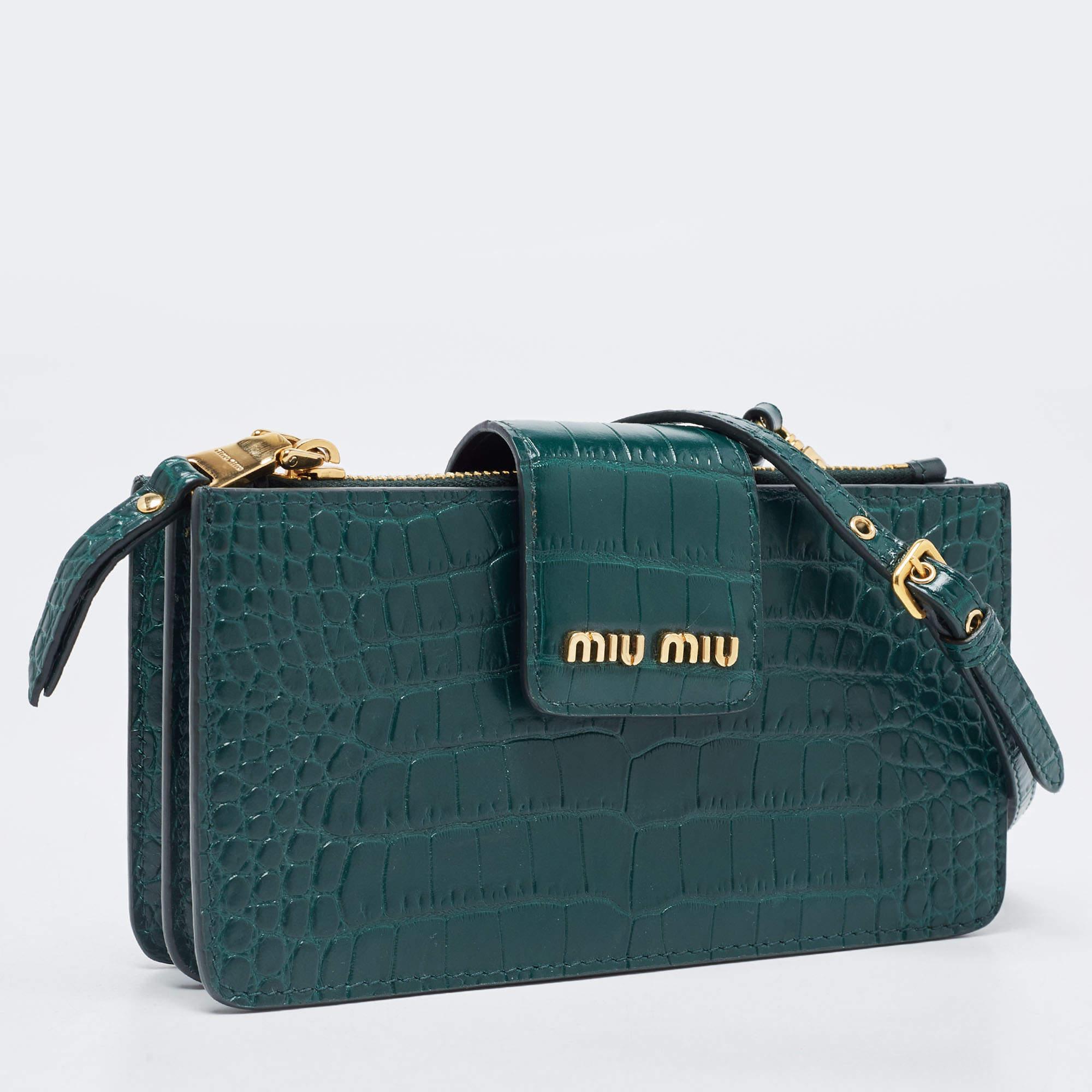 Miu Miu Green Croc Embossed Leather Phone Wallet Crossbody Bag In Good Condition In Dubai, Al Qouz 2