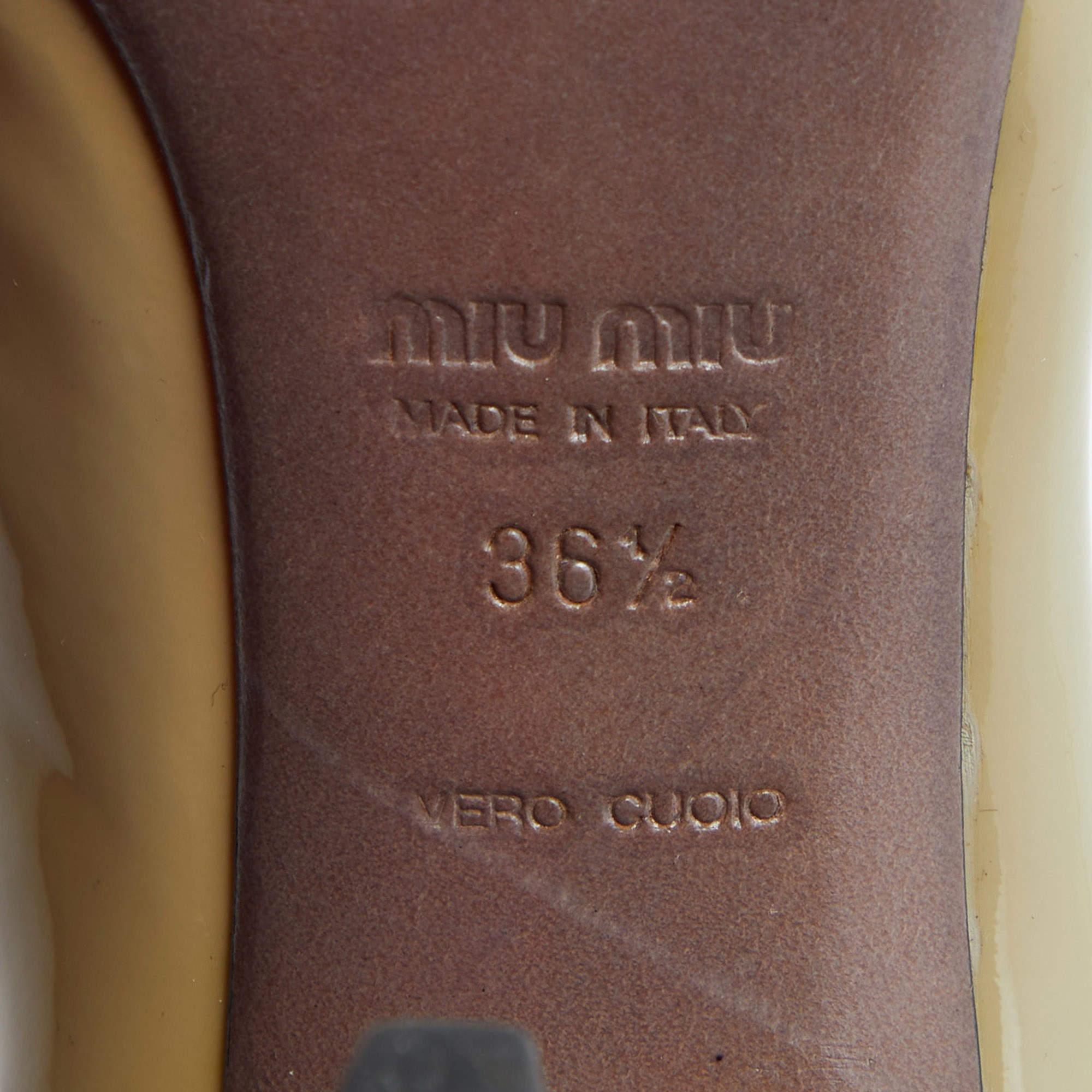 Bombas con lazo en charol verde de Miu Miu talla 36.5 en venta 3