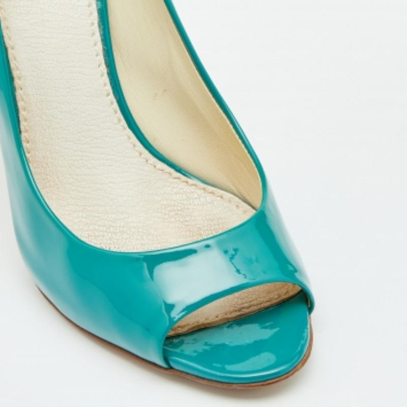 Timeless, chic, and versatile, these Miu Miu pumps are closet essentials! Crafted from patent leather in an attractive green shade, they come in a peep-toe silhouette and feature 11 cm high heels supported by durable soles.