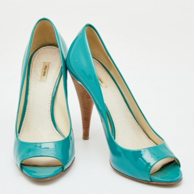 Miu Miu Green Patent Leather Peep Toe Pumps Size 37.5 In Fair Condition For Sale In Dubai, Al Qouz 2