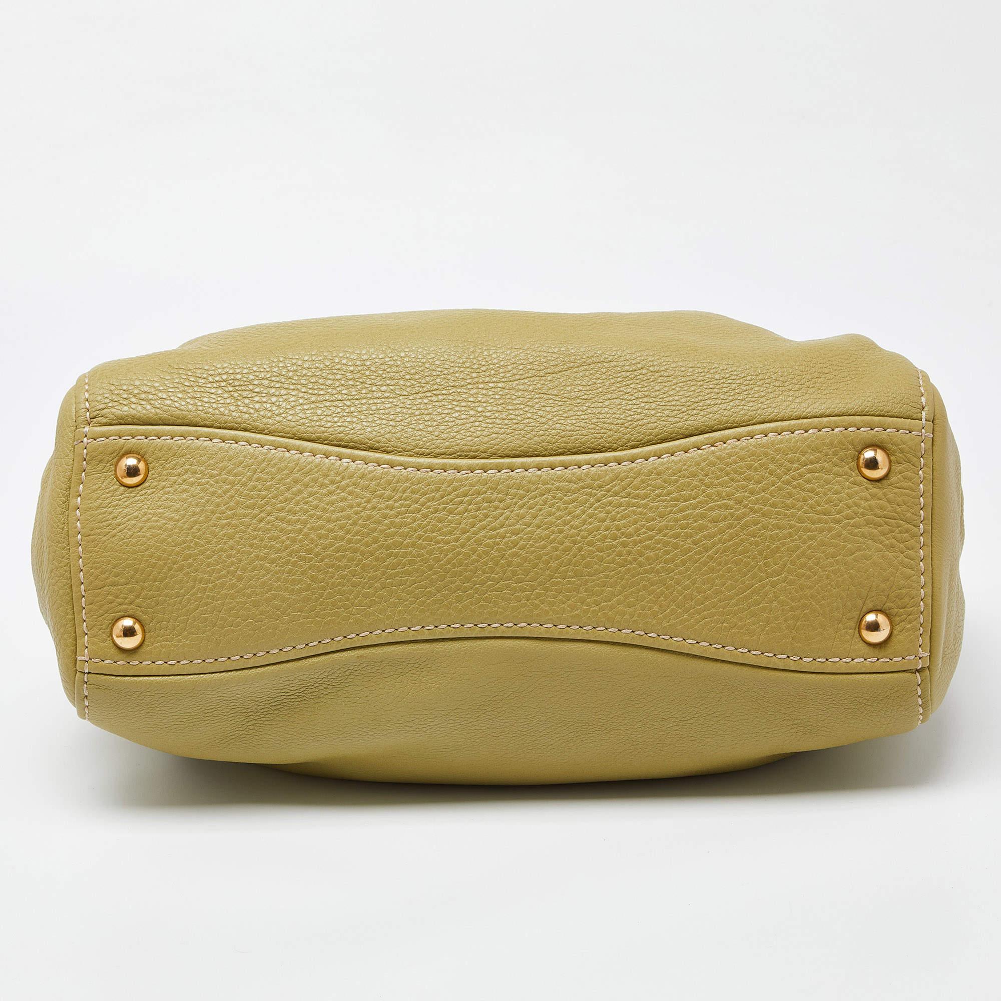 Sac cabas en cuir Vitello Daino vert Miu 1