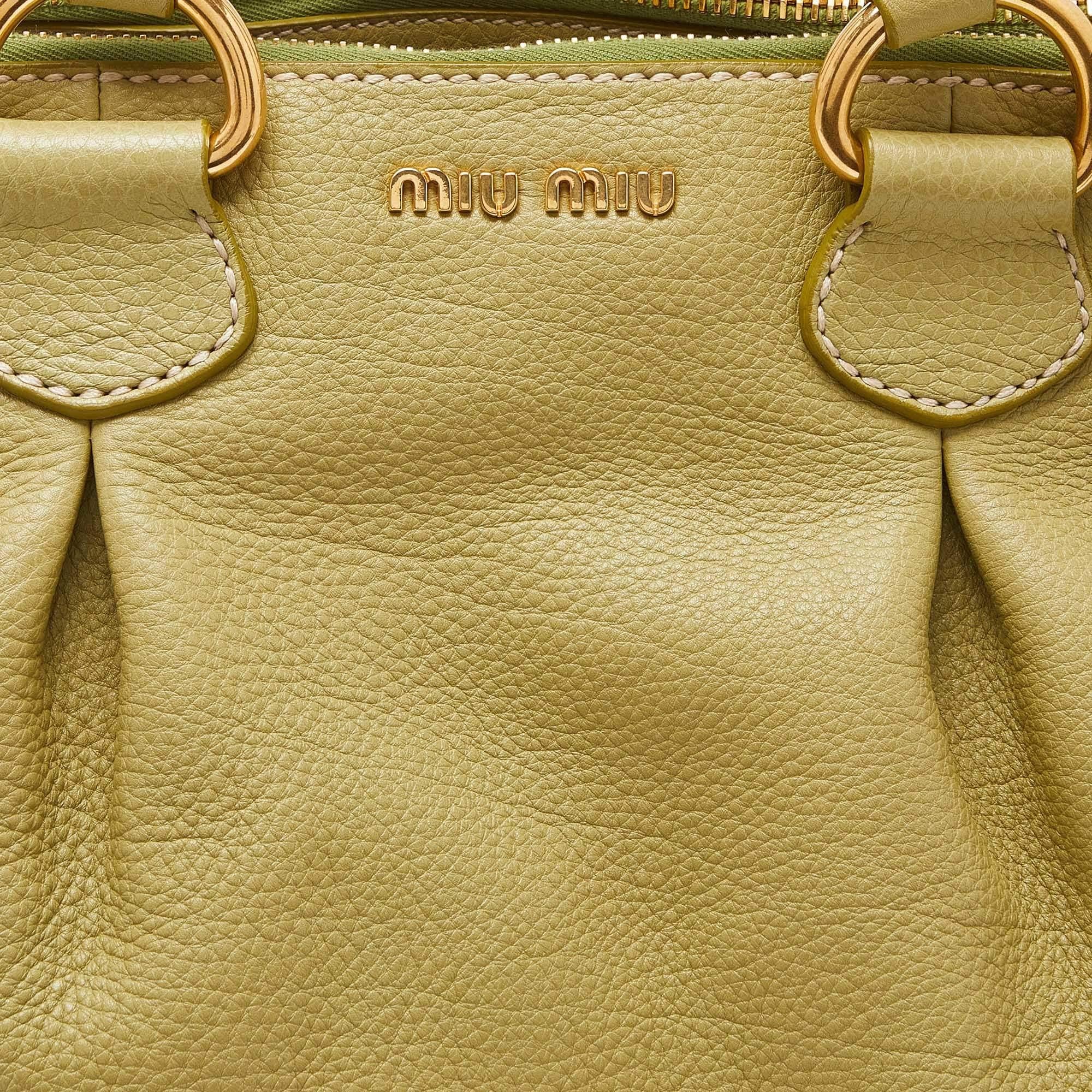 Sac cabas en cuir Vitello Daino vert Miu 4
