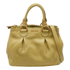Sac cabas en cuir Vitello Daino vert Miu