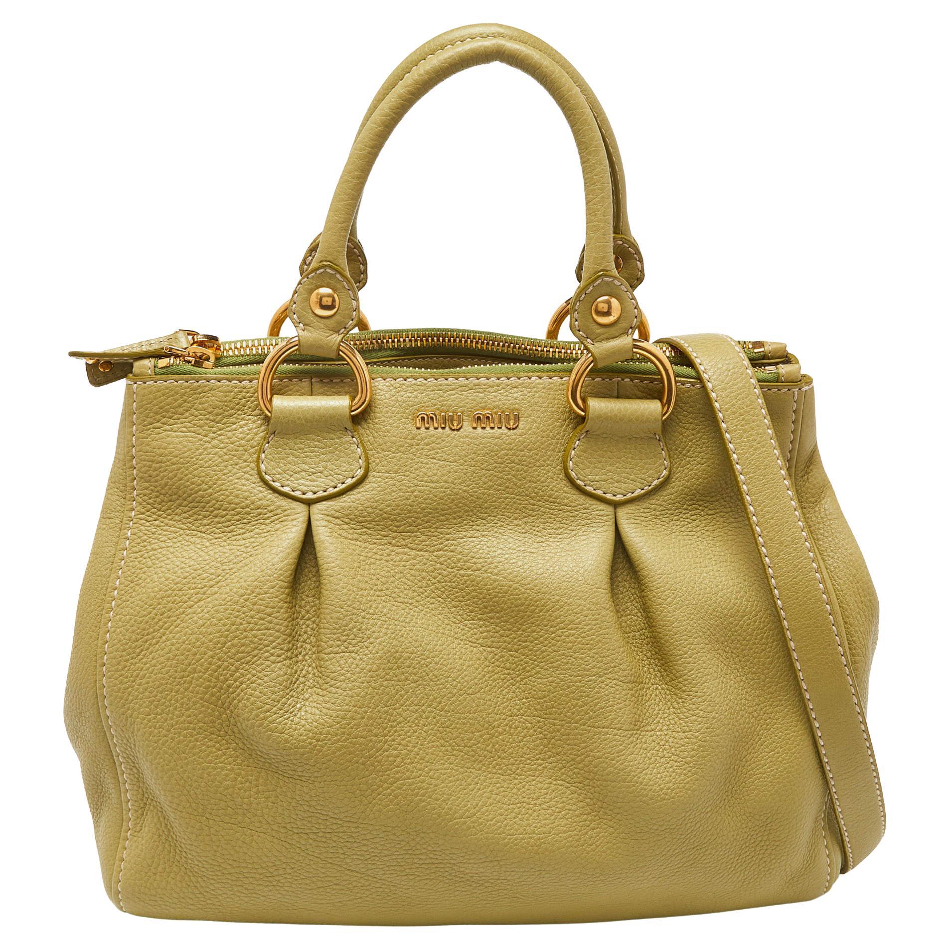 Sac cabas en cuir Vitello Daino vert Miu