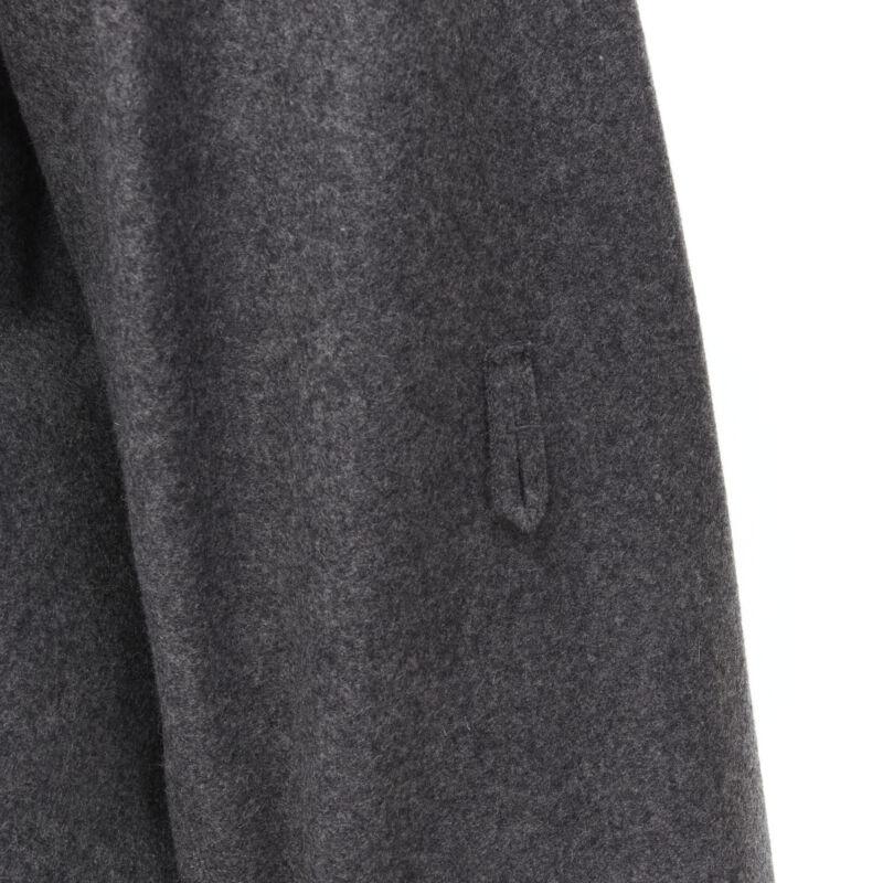 MIU MIU cappotto boxy asimmetrico con bottoni in misto lana e cashmere grigio IT38 XS in vendita 5