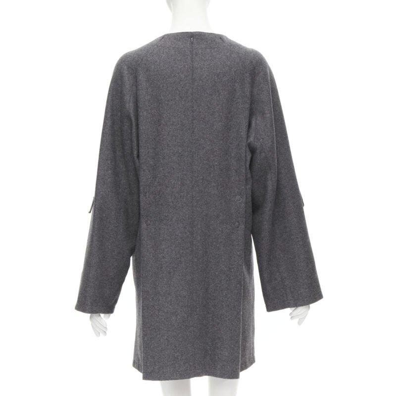 MIU MIU cappotto boxy asimmetrico con bottoni in misto lana e cashmere grigio IT38 XS in vendita 1