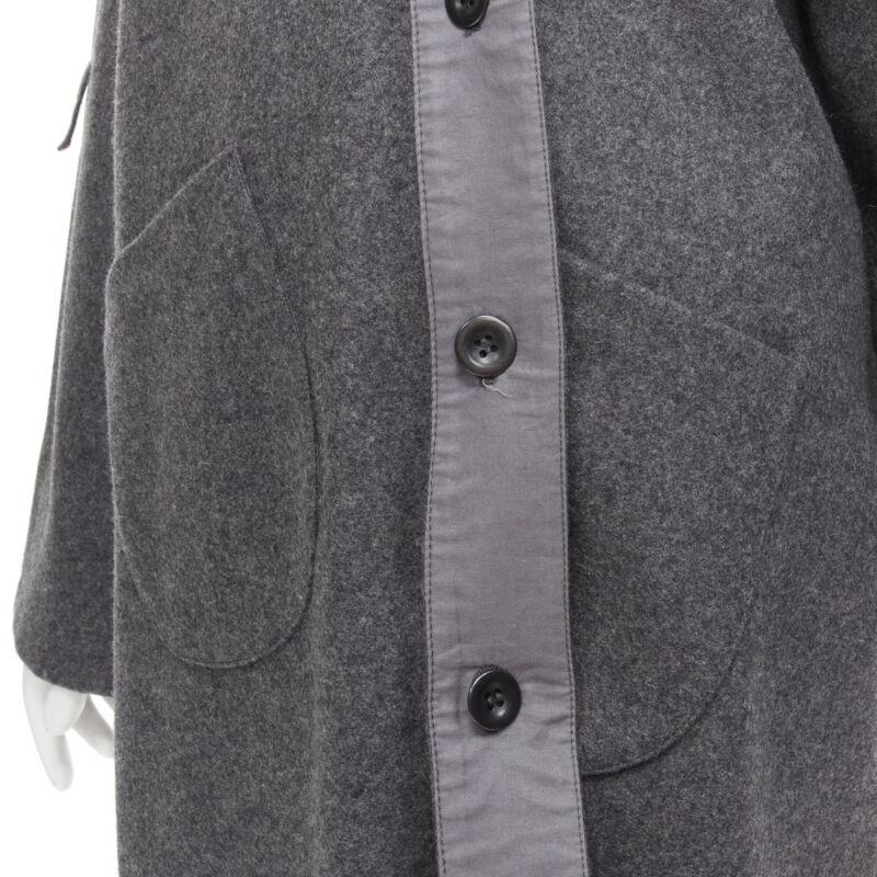 MIU MIU cappotto boxy asimmetrico con bottoni in misto lana e cashmere grigio IT38 XS in vendita 3