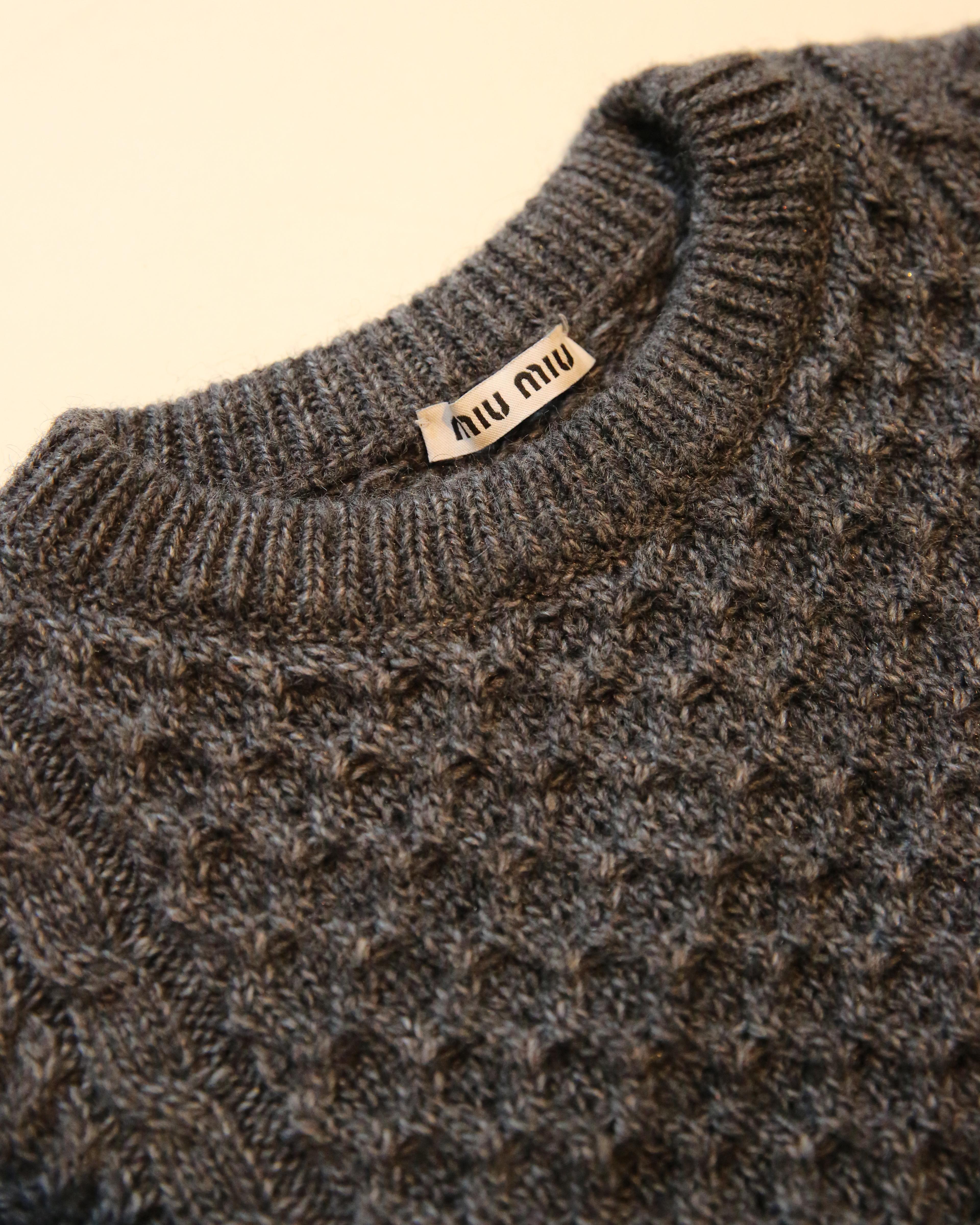 Donna Miu Miu grigio cropped crop cable knit knitted crew neck wool jumper dress sweater in vendita
