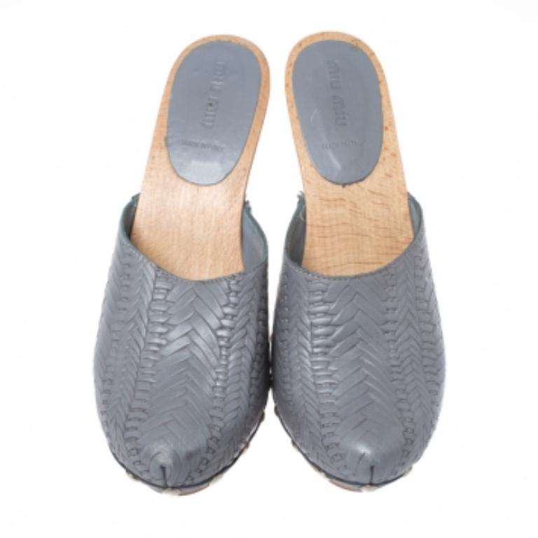 De las mujeres Miu Miu Grey Leather Studded Platform Clogs Size 40 en venta