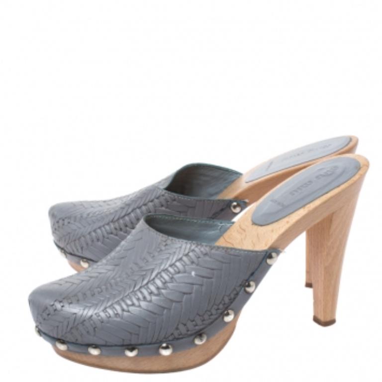 Miu Miu Grey Leather Studded Platform Clogs Size 40 en venta 2