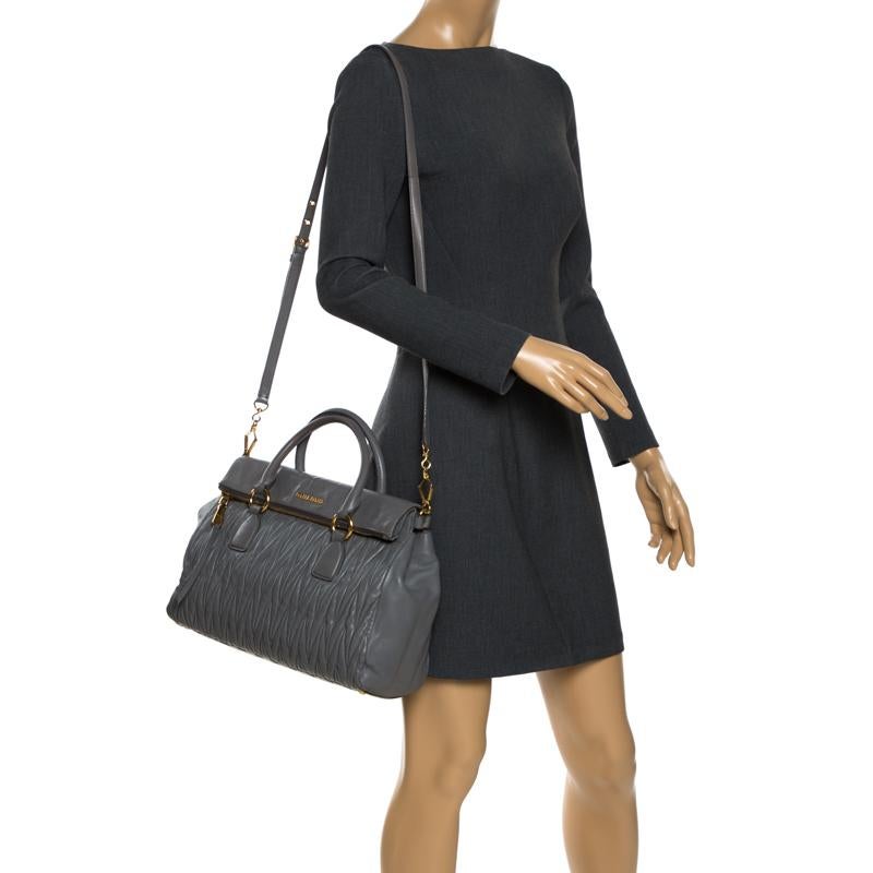 Miu Miu Graue Matelasse Leder-Schleife Satchel (Schwarz)