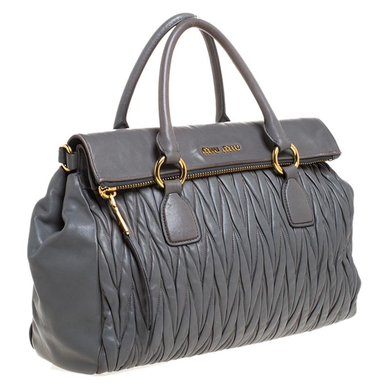 Miu Miu Graue Matelasse Leder-Schleife Satchel im Zustand „Gut“ in Dubai, Al Qouz 2