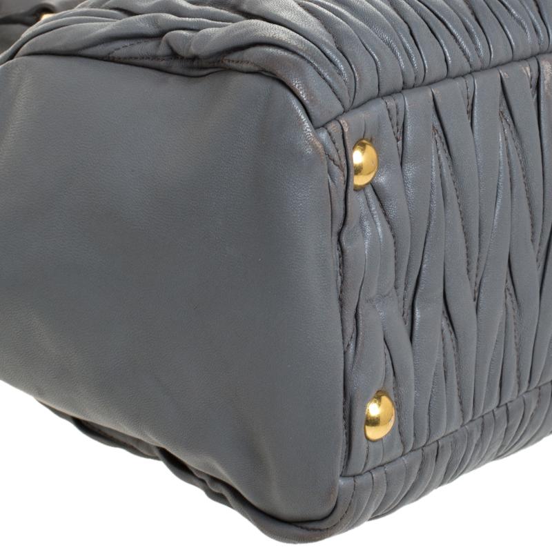 Miu Miu Graue Matelasse Leder-Schleife Satchel 1