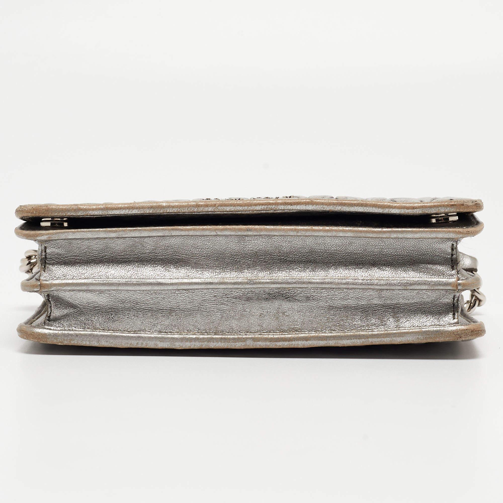 Miu Miu Grey Matelassé Leather Chain Crossbody Bag For Sale 7