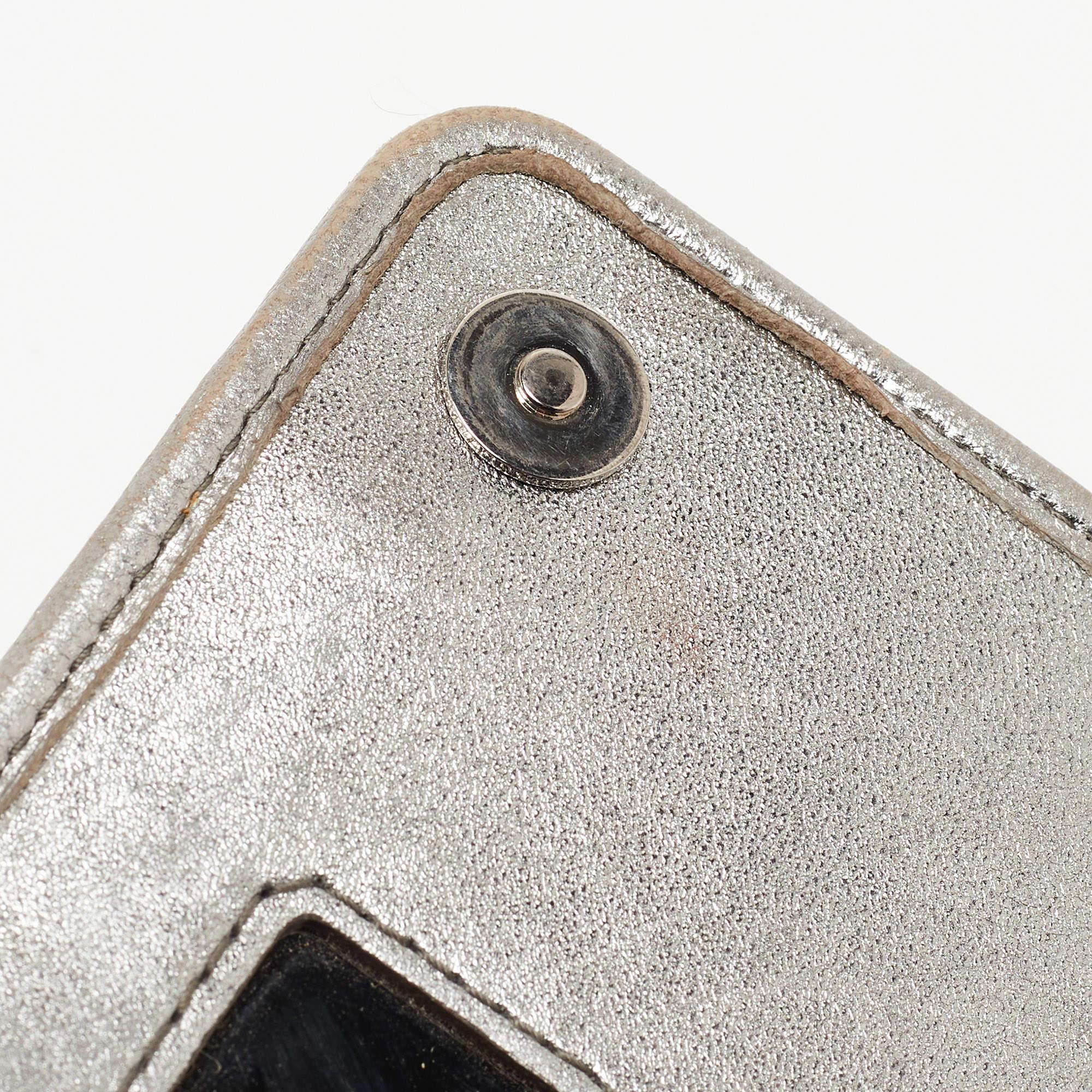 Miu Miu Grey Matelassé Leather Chain Crossbody Bag In Good Condition In Dubai, Al Qouz 2