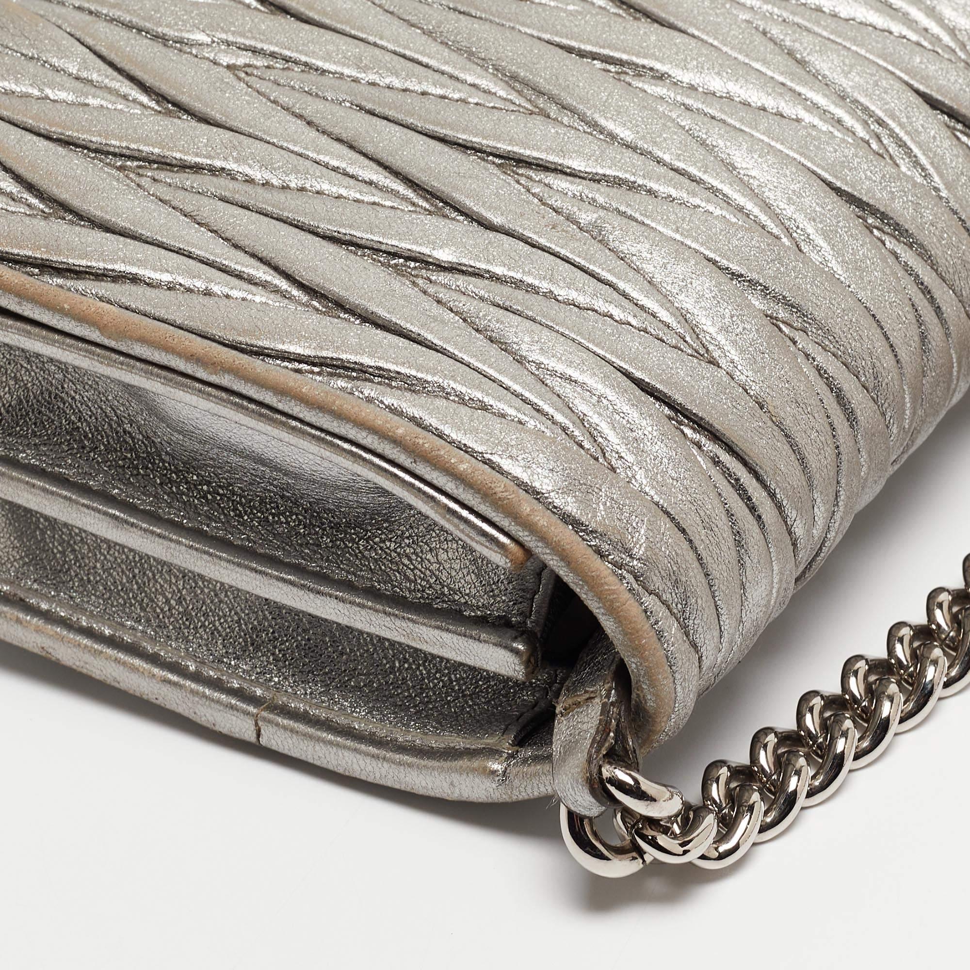 Miu Miu Grey Matelassé Leather Chain Crossbody Bag For Sale 2