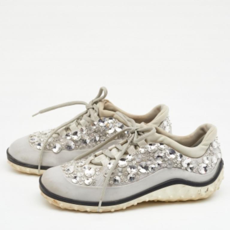 Miu Miu Grey Satin & Stretch Fabric Astro Crystal Low Top Sneakers Size 36 État moyen - En vente à Dubai, Al Qouz 2