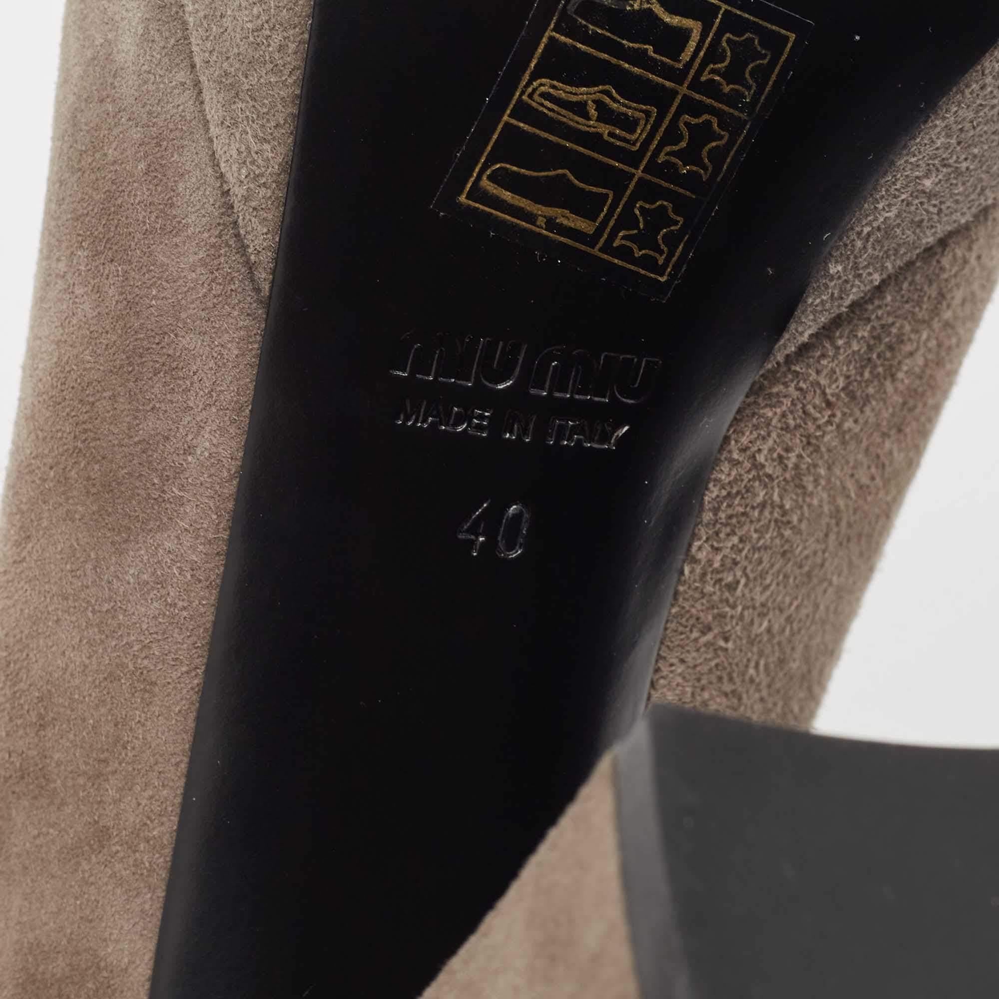 Miu - Escarpins à plateforme en daim gris, taille 40 en vente 3