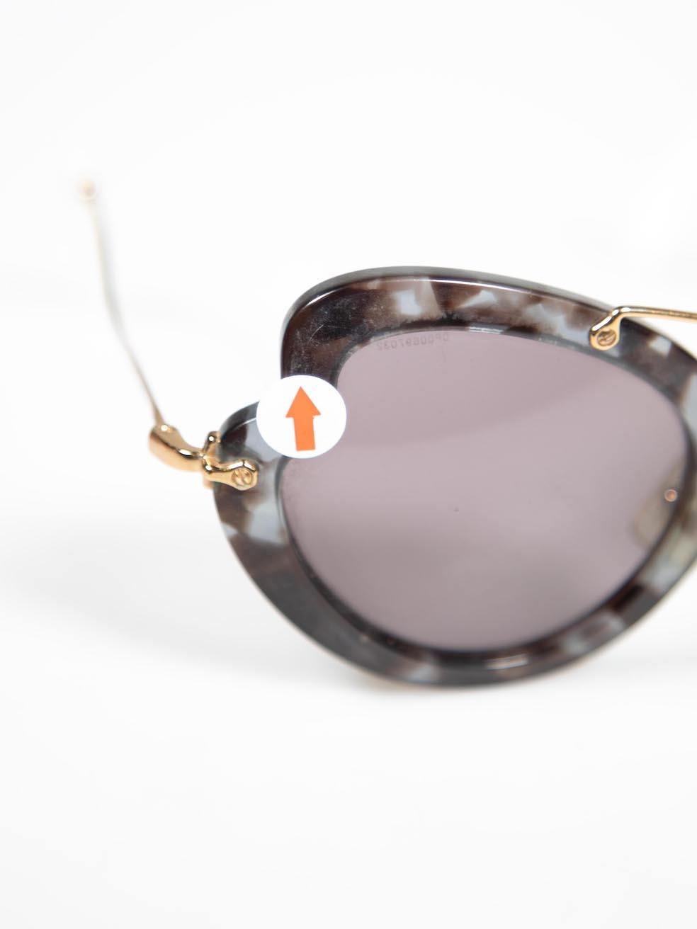 Miu Graue Schildpatt-Sonnenbrille mit Katzenaugen im Angebot 1