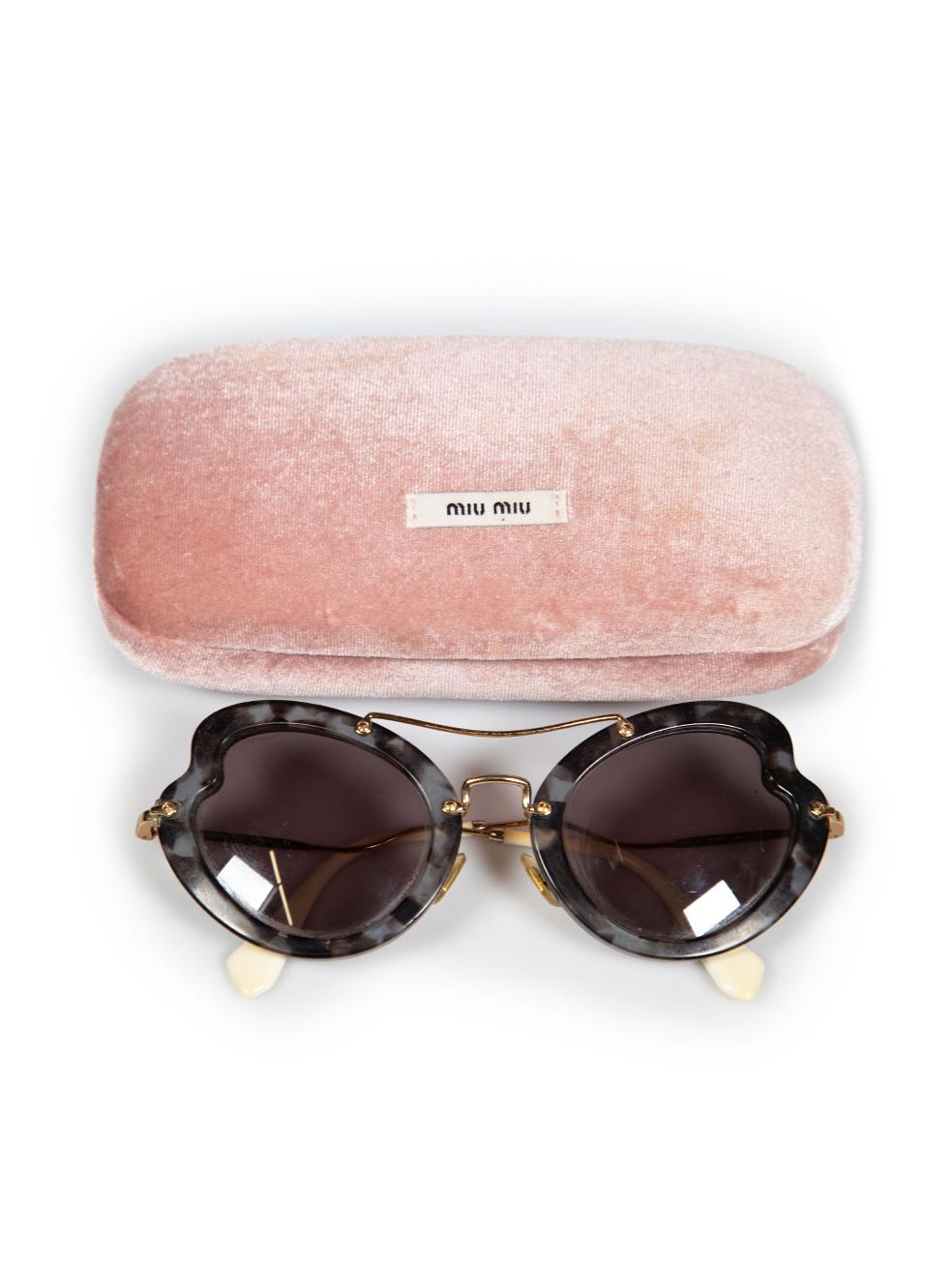 Miu Graue Schildpatt-Sonnenbrille mit Katzenaugen im Angebot 4