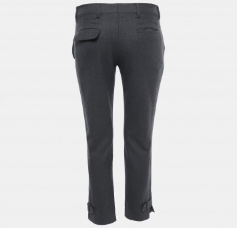 Quanto sono eleganti e di classe questi pantaloni! Realizzati con tessuti di qualità e dalla vestibilità perfetta, abbina questi pantaloni a un crop top chic.