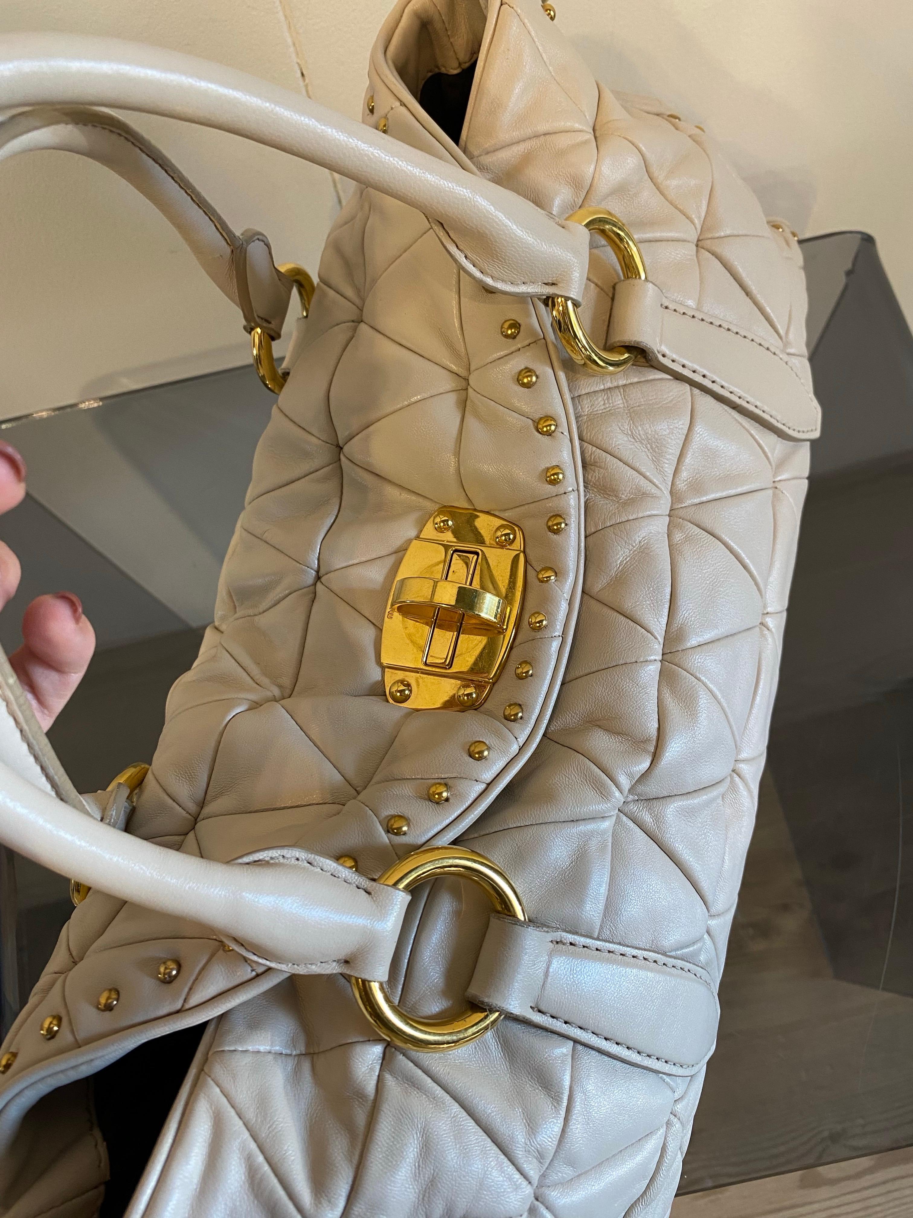 Miu Miu Ledertasche 9
