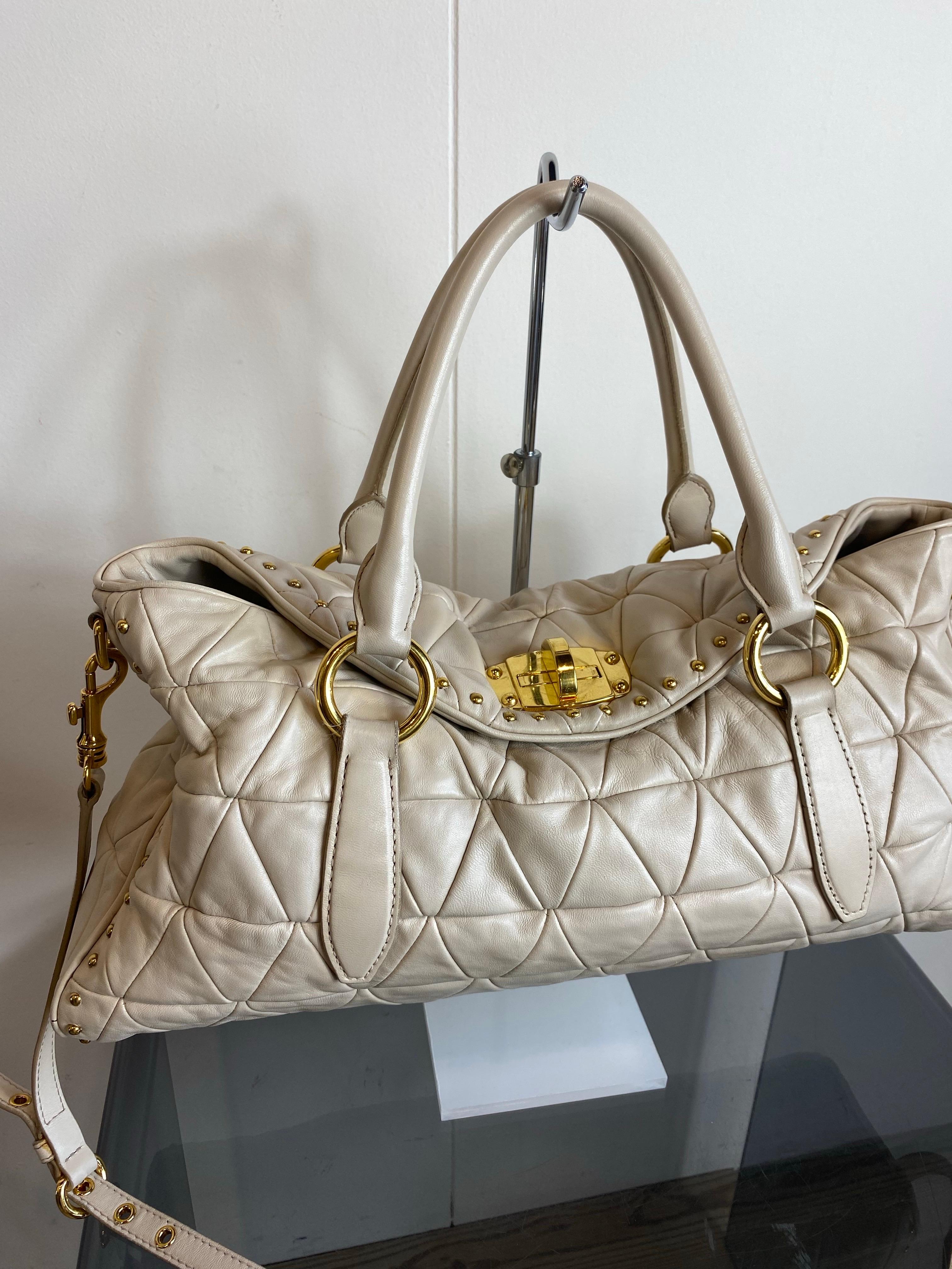 Miu Miu Ledertasche (Grau)