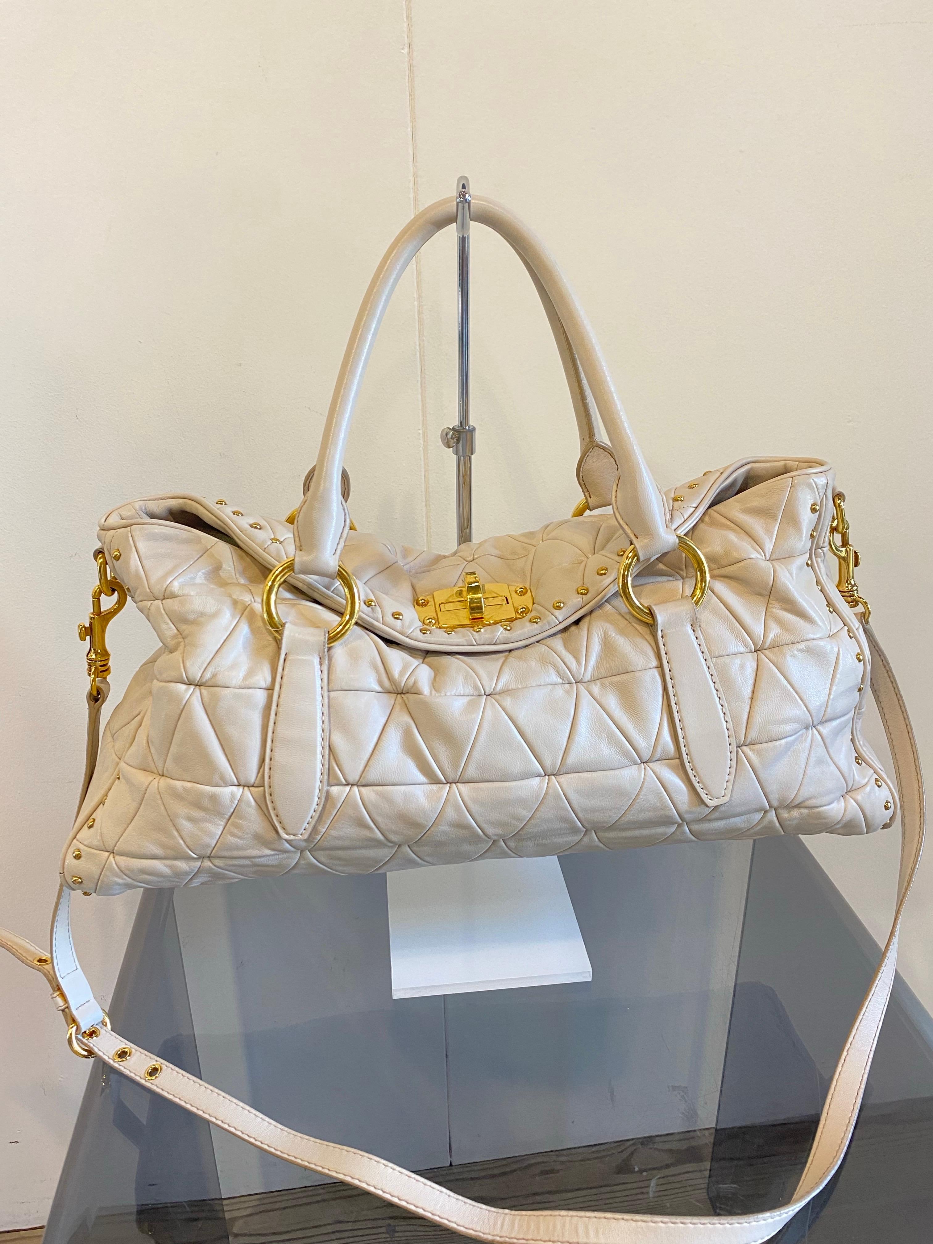 Miu Miu Ledertasche 1