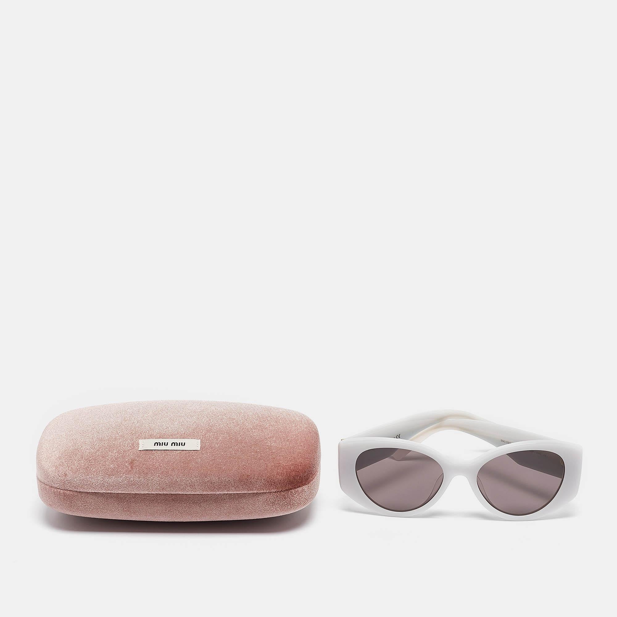 Miu Miu Light Grey/Black Gradient SMU03W Cat Eye Sunglasses In Good Condition In Dubai, Al Qouz 2
