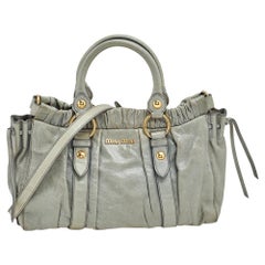 Miu Miu - Tote in pelle con arricciatura in olivo chiaro